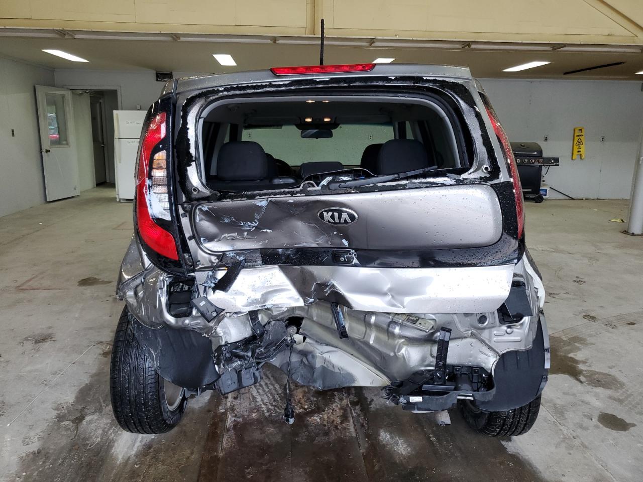 KNDJP3A56J7529182 2018 Kia Soul +