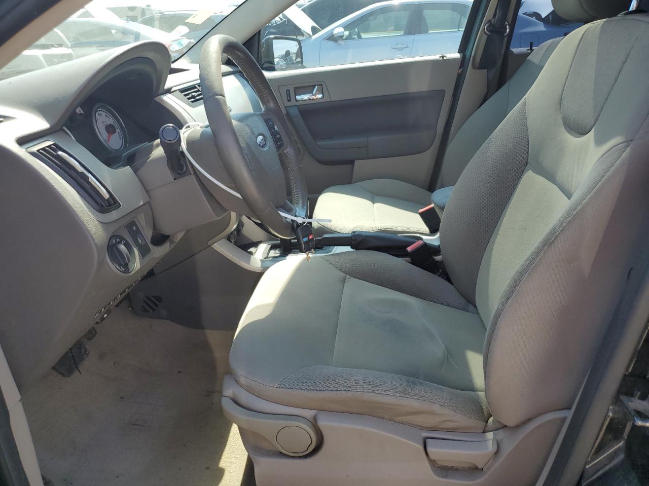 1FAHP35NX8W145985 2008 Ford Focus Se
