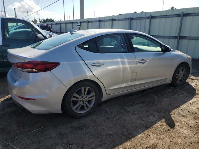  HYUNDAI ELANTRA 2017 Srebrny