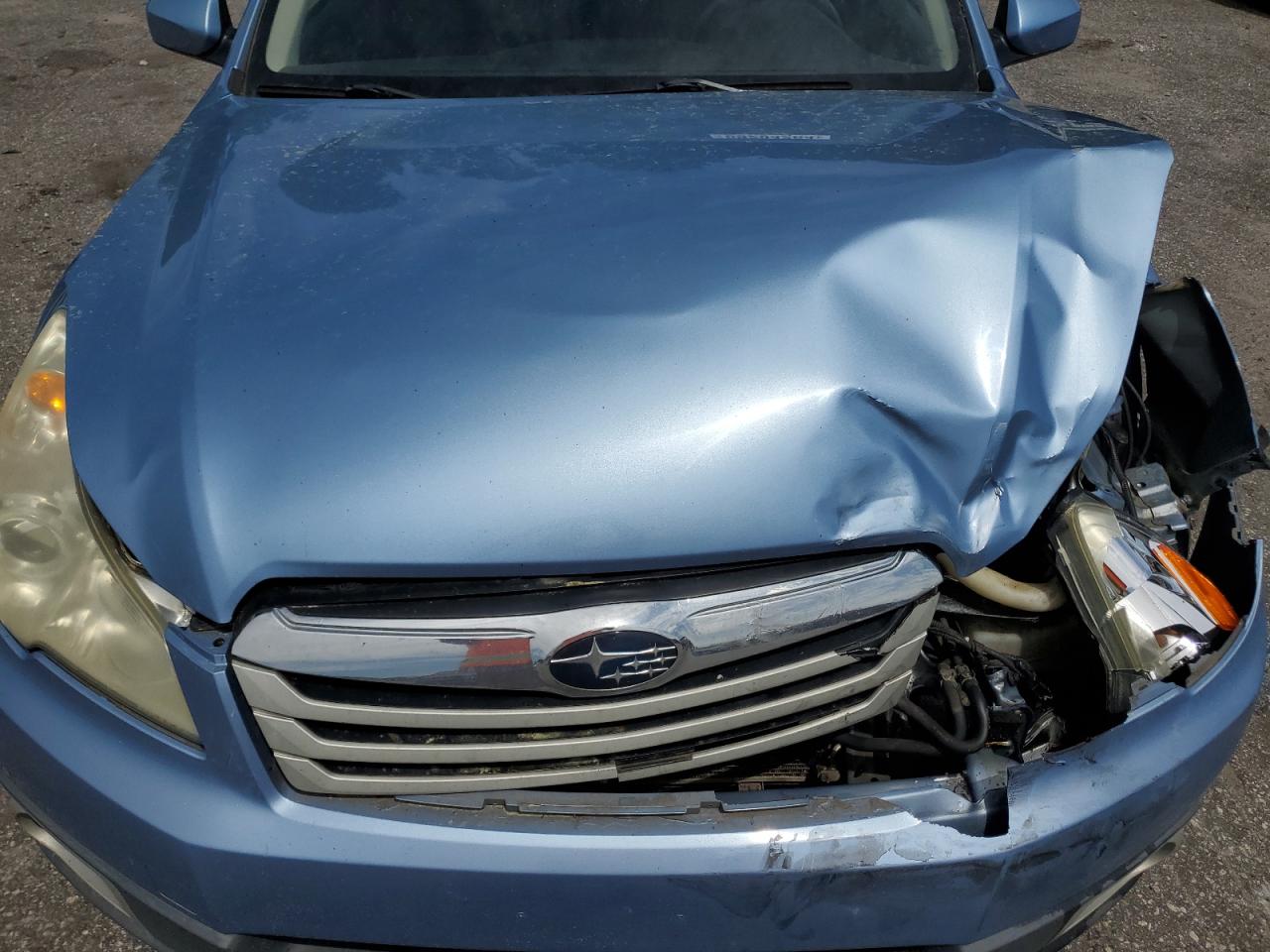 2010 Subaru Outback - Image 12