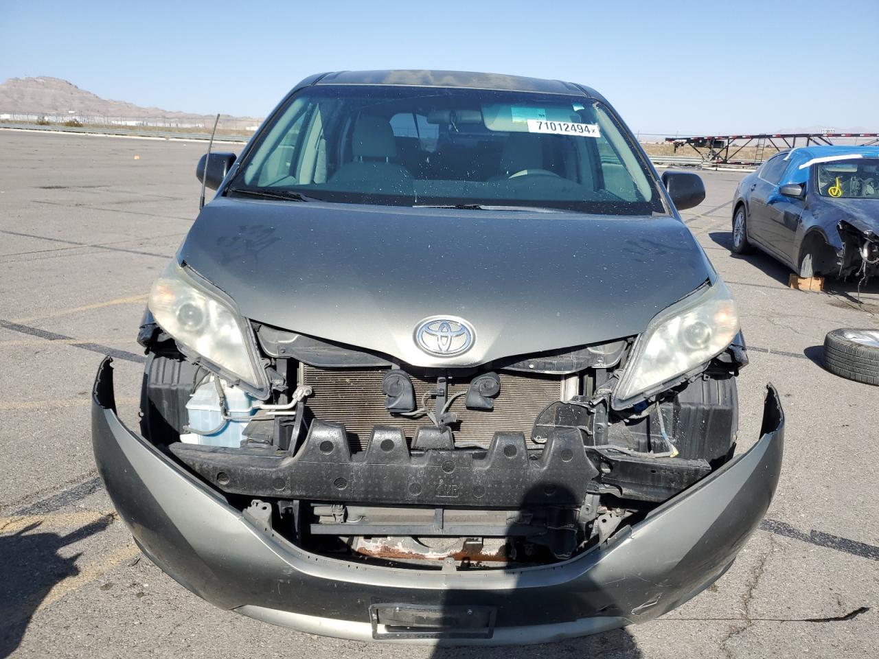 2011 Toyota Sienna - Image 5
