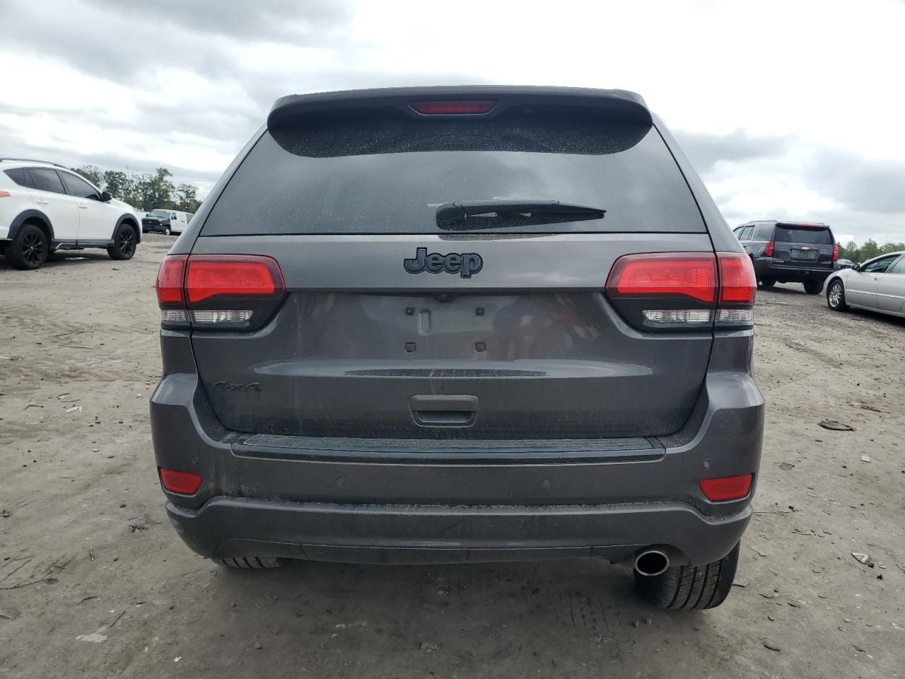 1C4RJFAG5JC421618 2018 Jeep Grand Cherokee Laredo