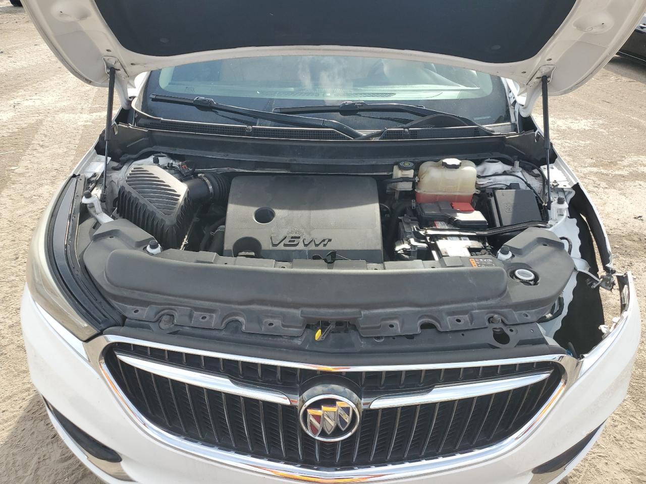 5GAERBKW5JJ165659 2018 Buick Enclave Essence