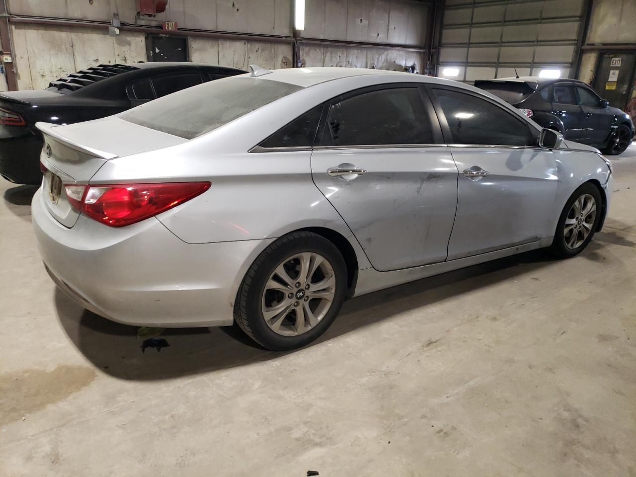 2011 Hyundai Sonata - Image 3