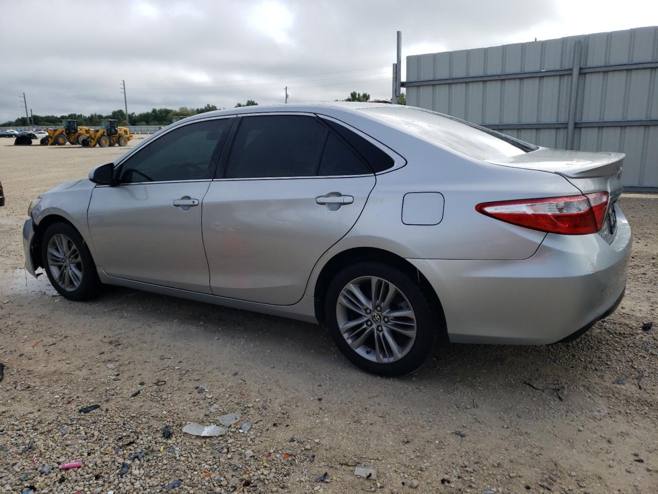 4T1BF1FK4GU523171 2016 TOYOTA CAMRY - Image 2