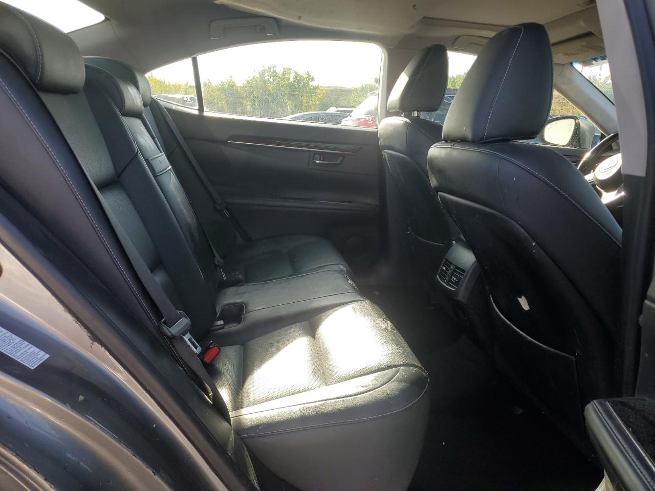 2016 Lexus ES - Image 10