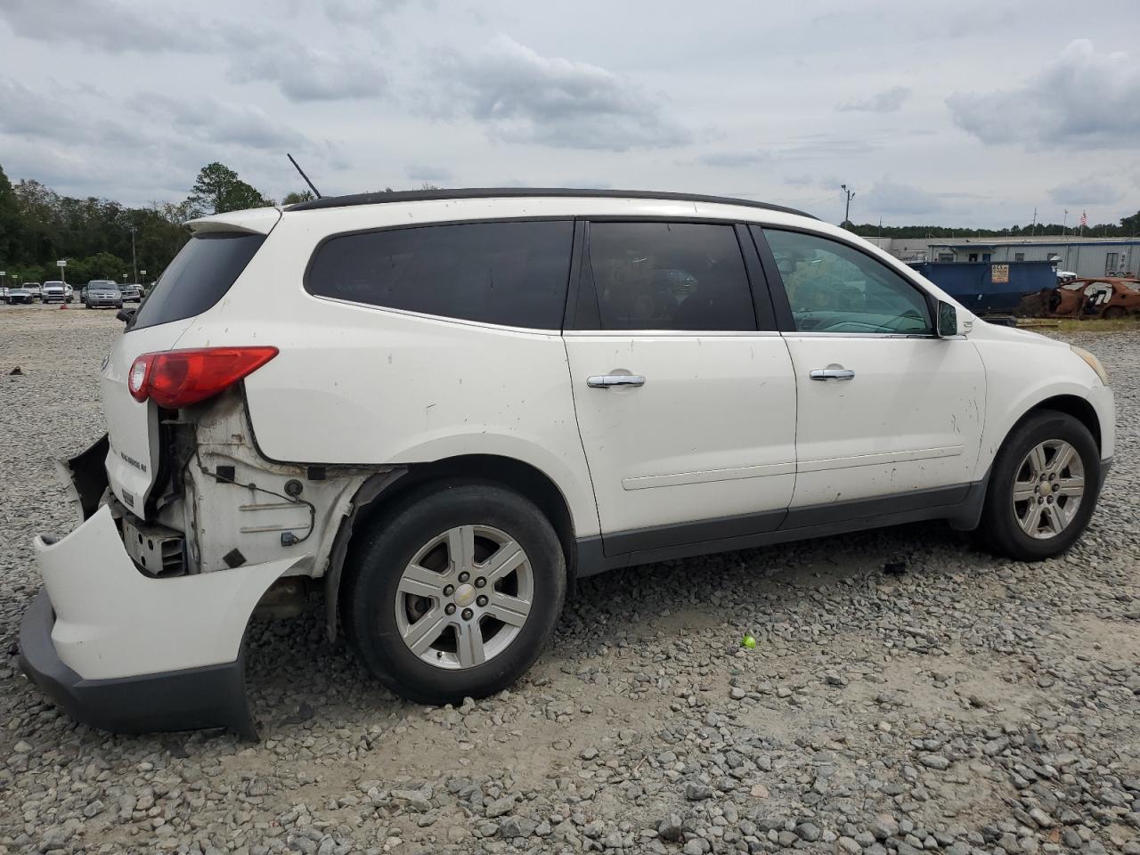 1GNKRGED0BJ247588 2011 Chevrolet Traverse Lt