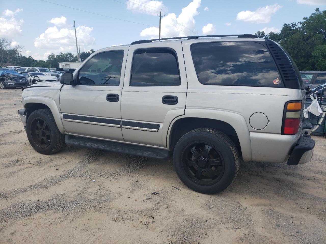 2004 Chevrolet Tahoe - Image 2