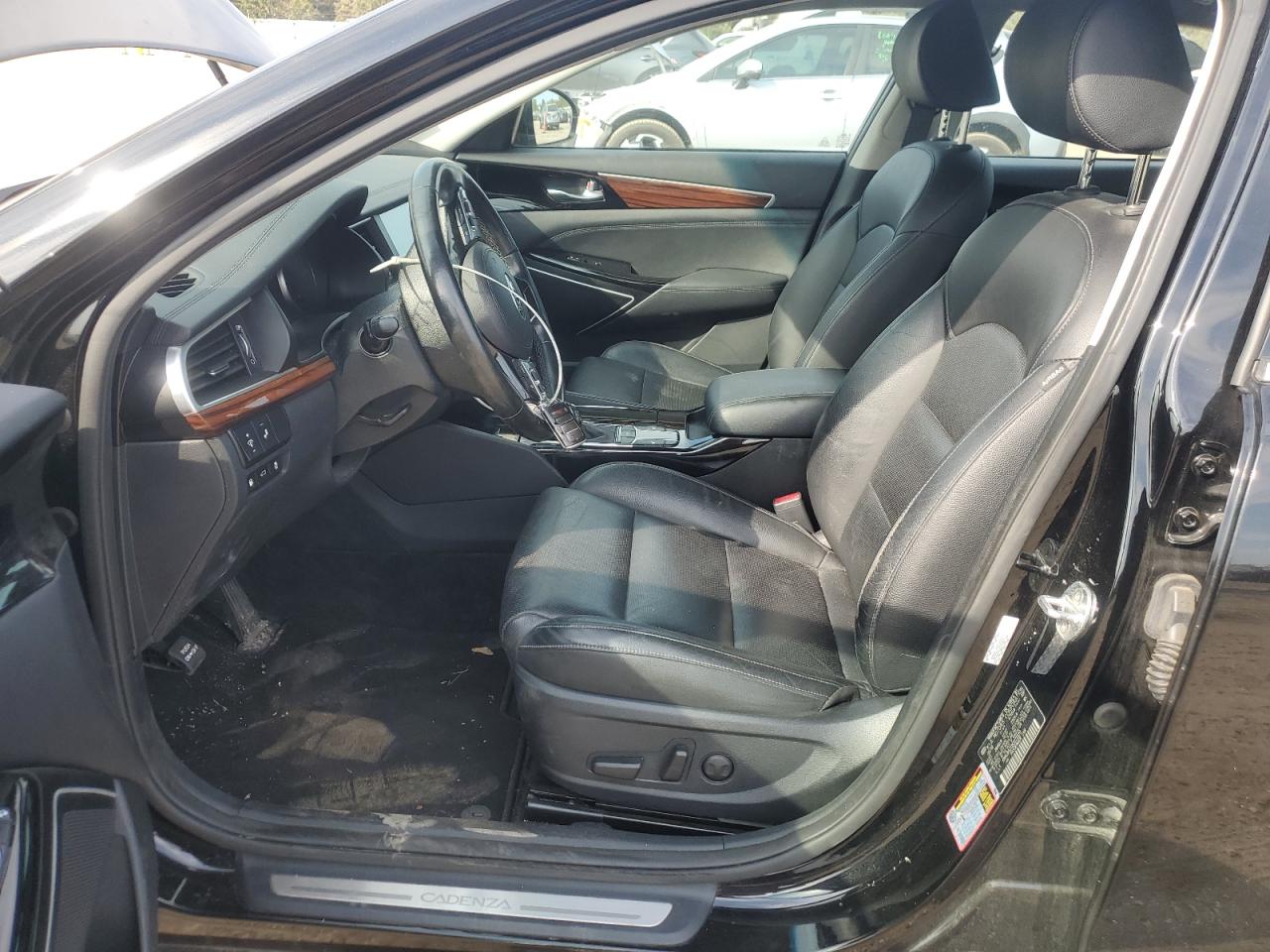 KNALB4J11K5171820 2019 Kia Cadenza Premium