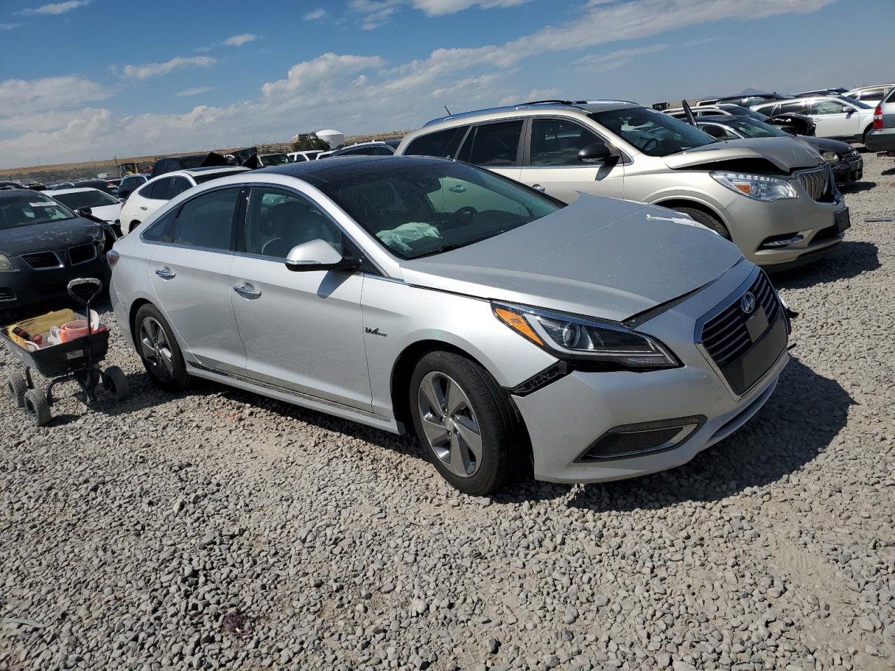 2017 Hyundai Sonata Hybrid VIN: KMHE34L15HA047096 Lot: 71093064