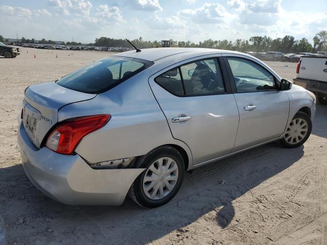  NISSAN VERSA 2017 Сріблястий