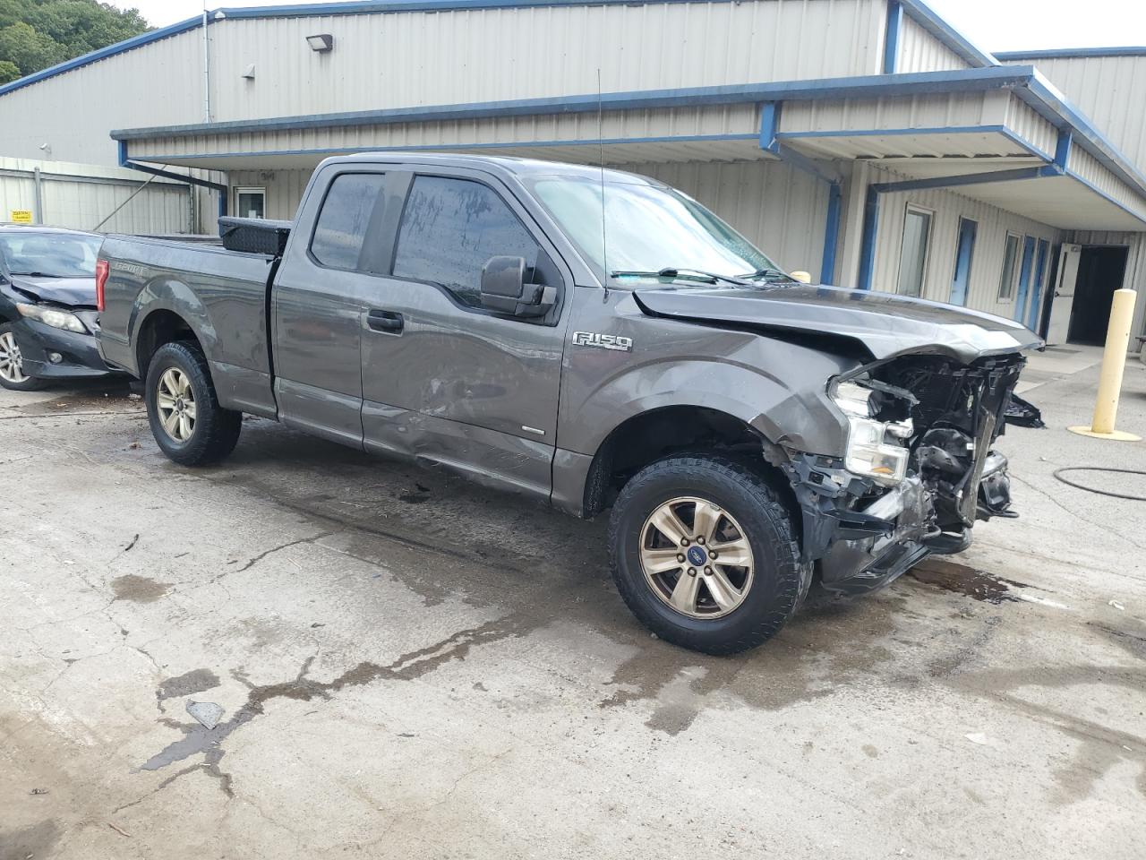 2015 Ford F-150 - Image 4
