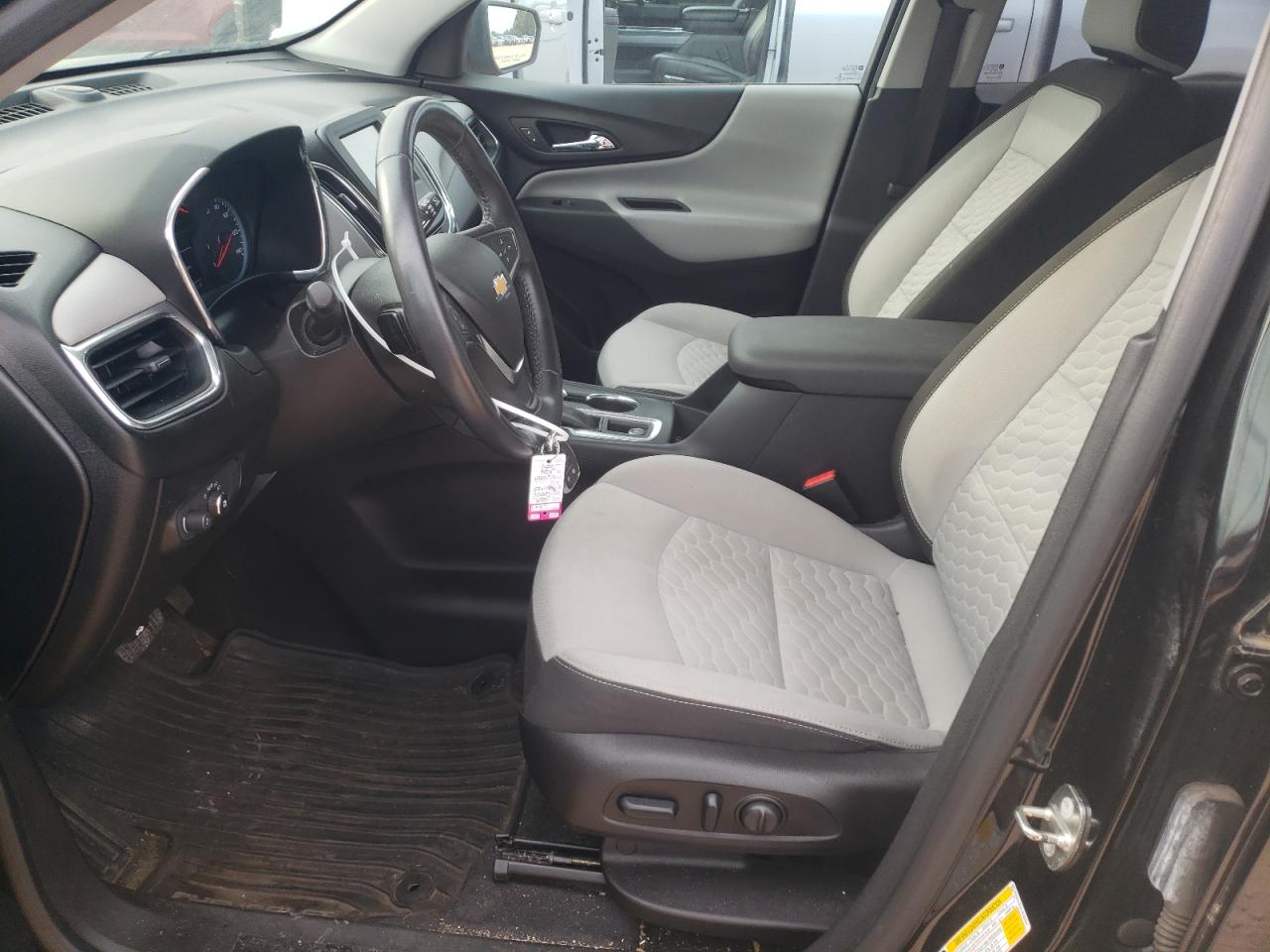 2GNAXJEV5J6284557 2018 Chevrolet Equinox Lt