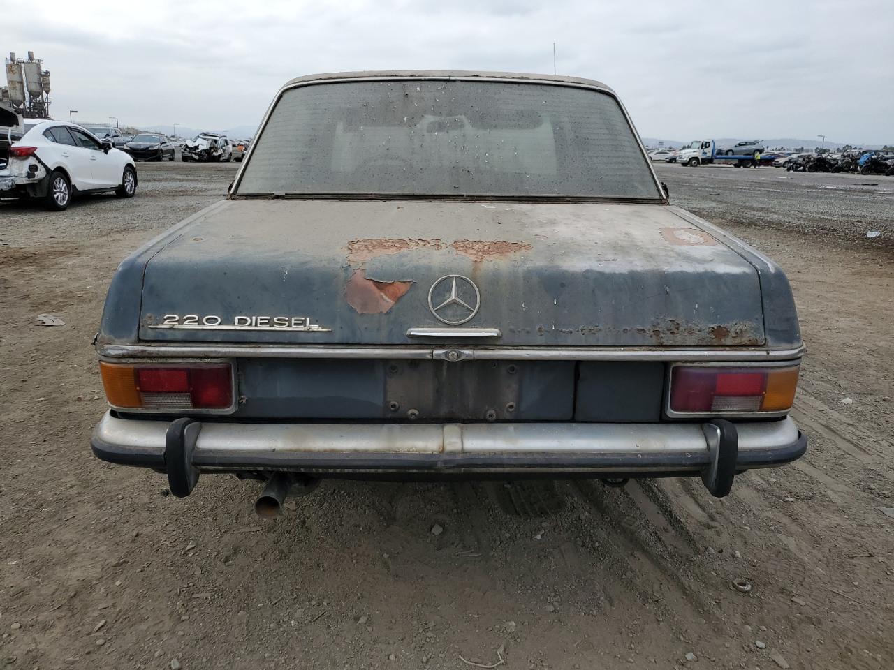 11511010240495 1972 Mercedes-Benz 240 Class