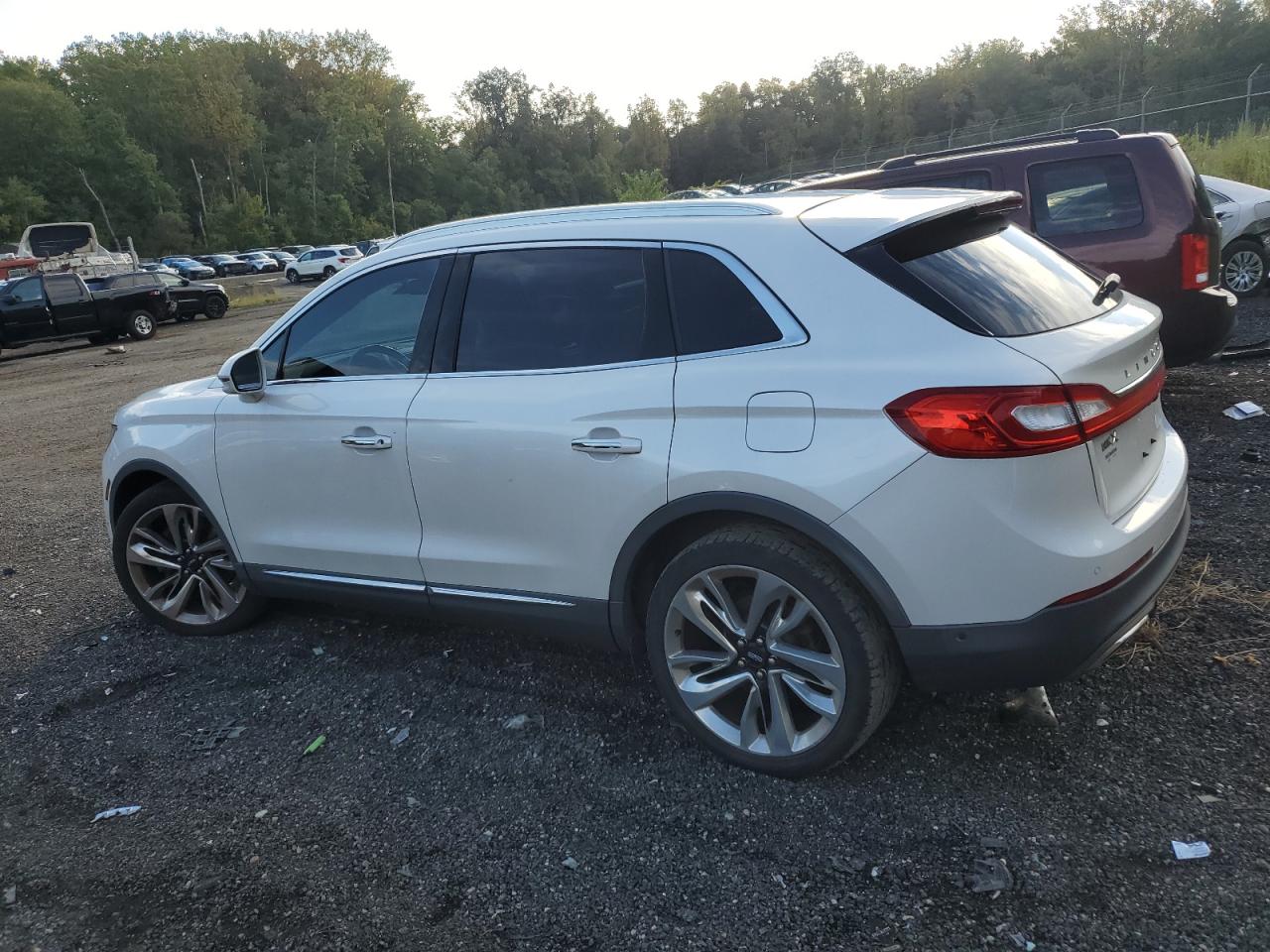 2016 Lincoln MKX - Image 2