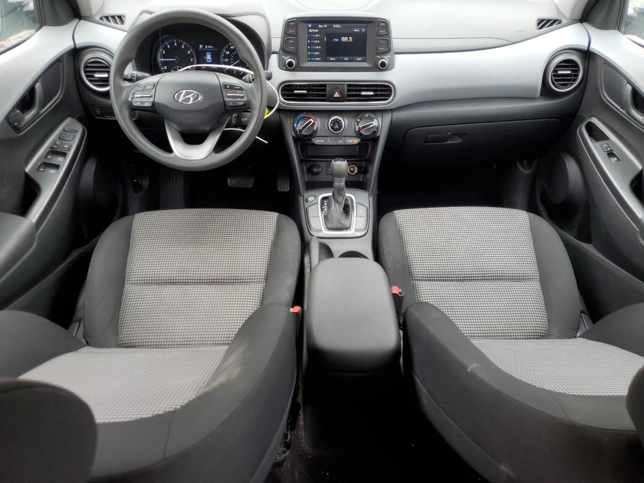 KM8K12AA1KU283203 2019 Hyundai Kona Se