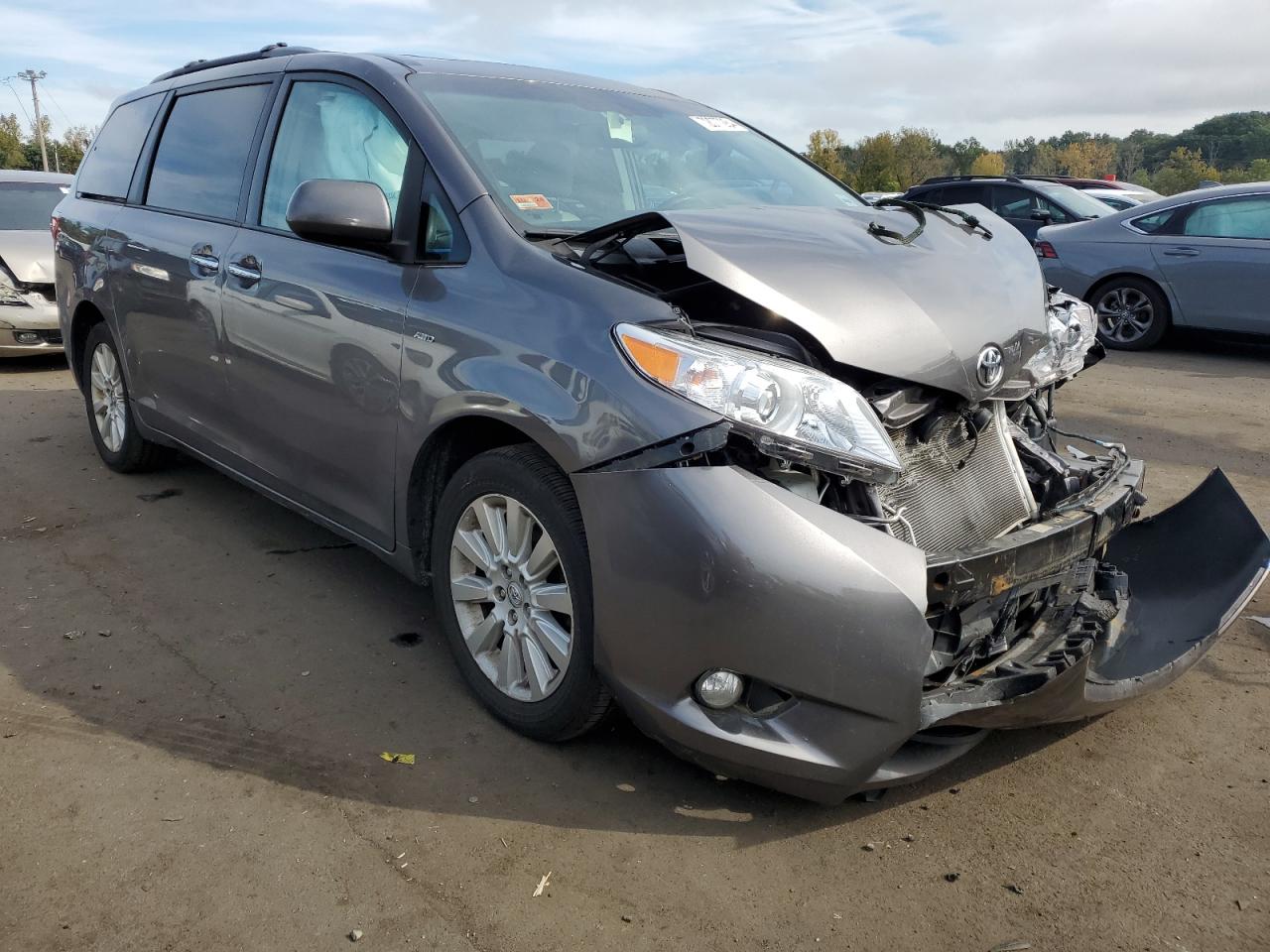 2016 Toyota Sienna - Image 4