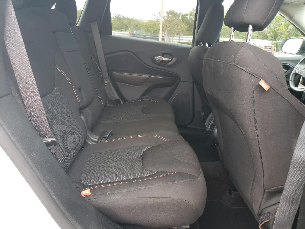 2017 Jeep Cherokee Latitude VIN: 1C4PJLCB2HW572691 Lot: 72765204