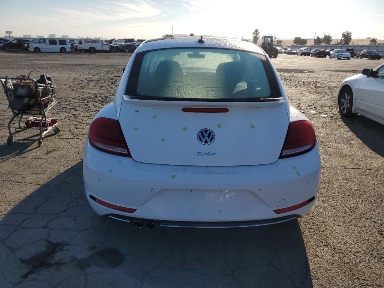 3VWJD7AT3KM716429 2019 Volkswagen Beetle Se