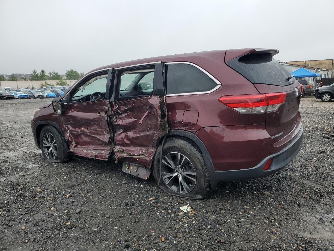 2018 Toyota Highlander - Image 2