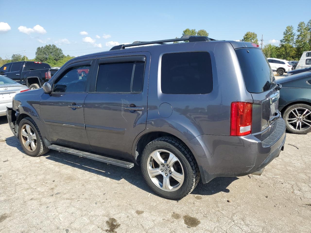 5FNYF4H48FB031670 2015 HONDA PILOT - Image 2