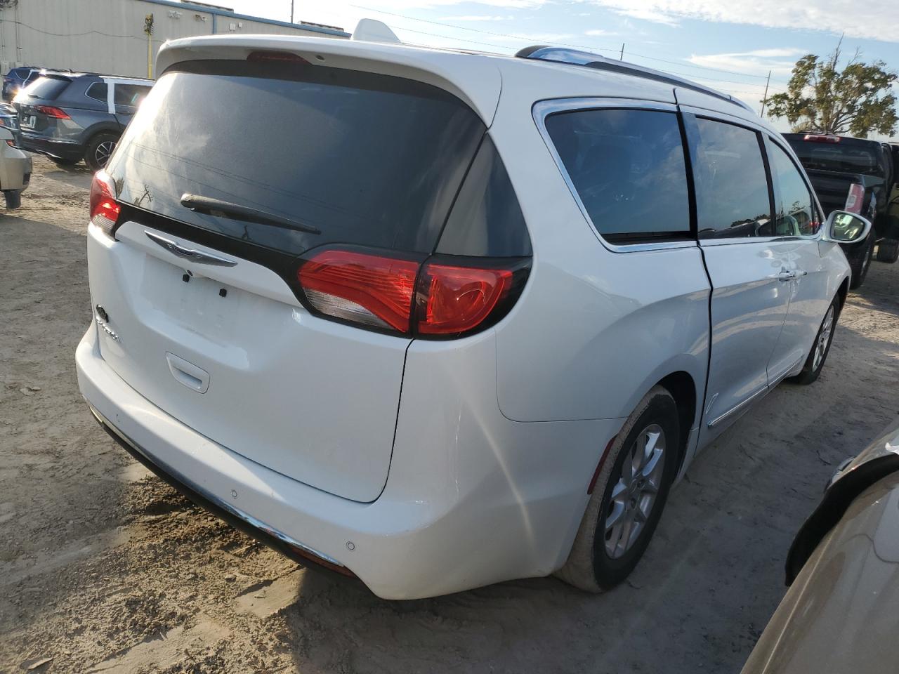 2020 Chrysler Pacifica - Image 3