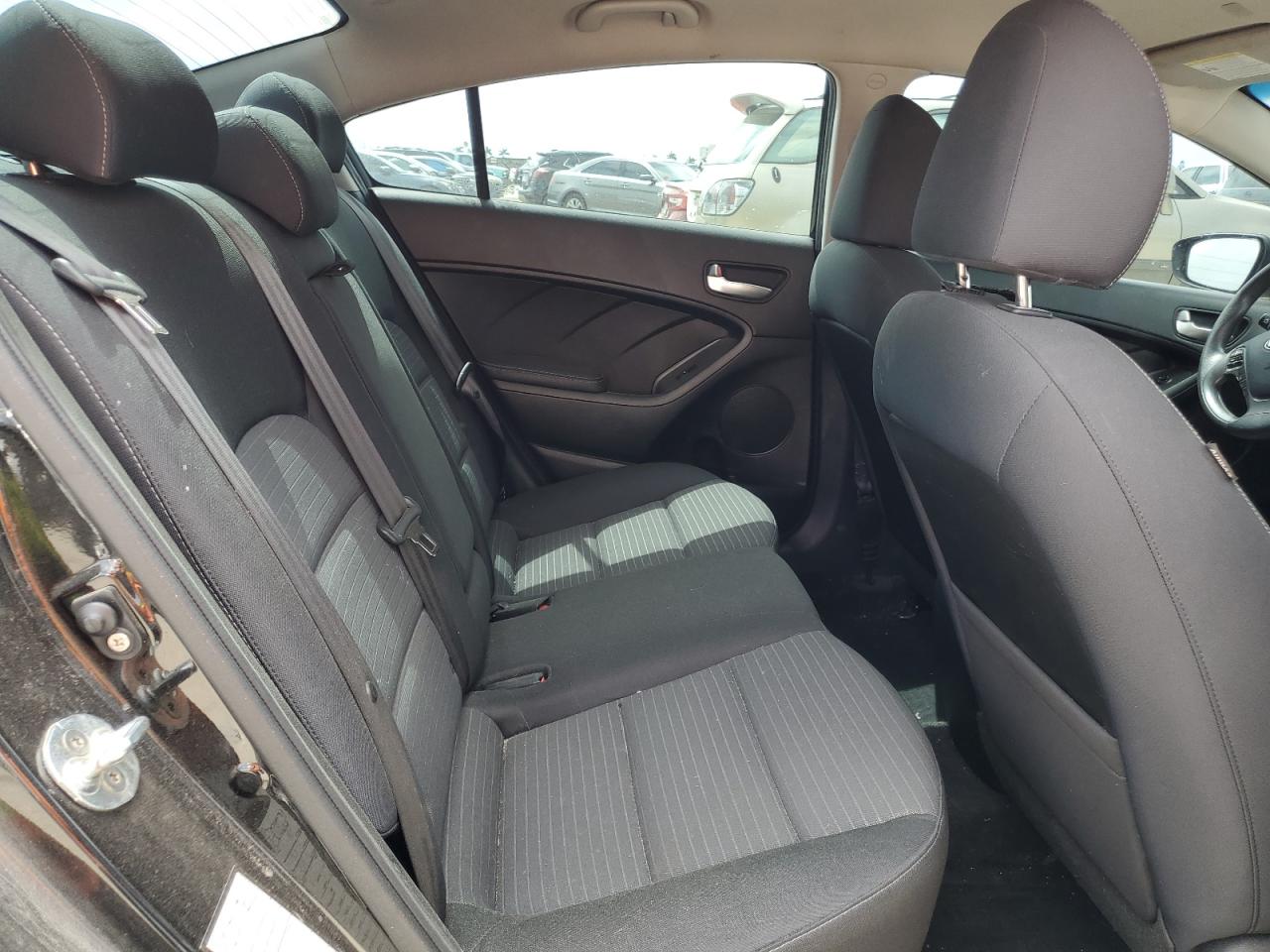 2017 Kia Forte - Image 10