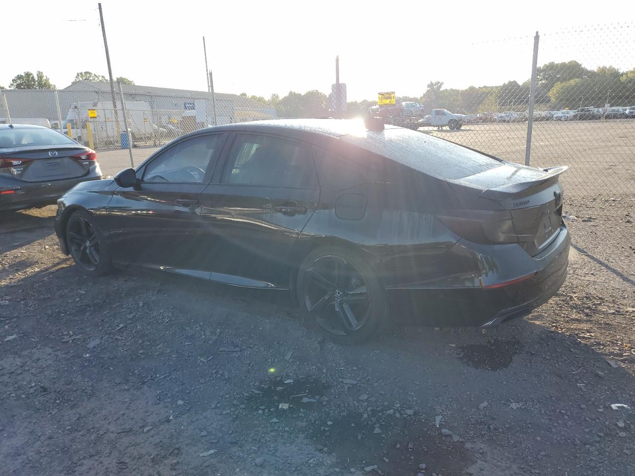 1HGCV2F30JA011380 2018 HONDA ACCORD - Image 2