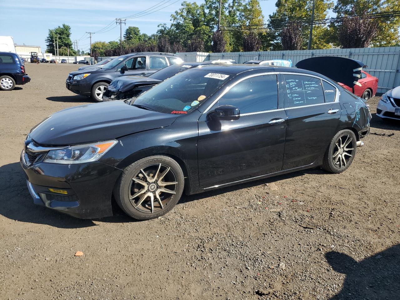 1HGCR3F00HA022504 2017 HONDA ACCORD - Image 1