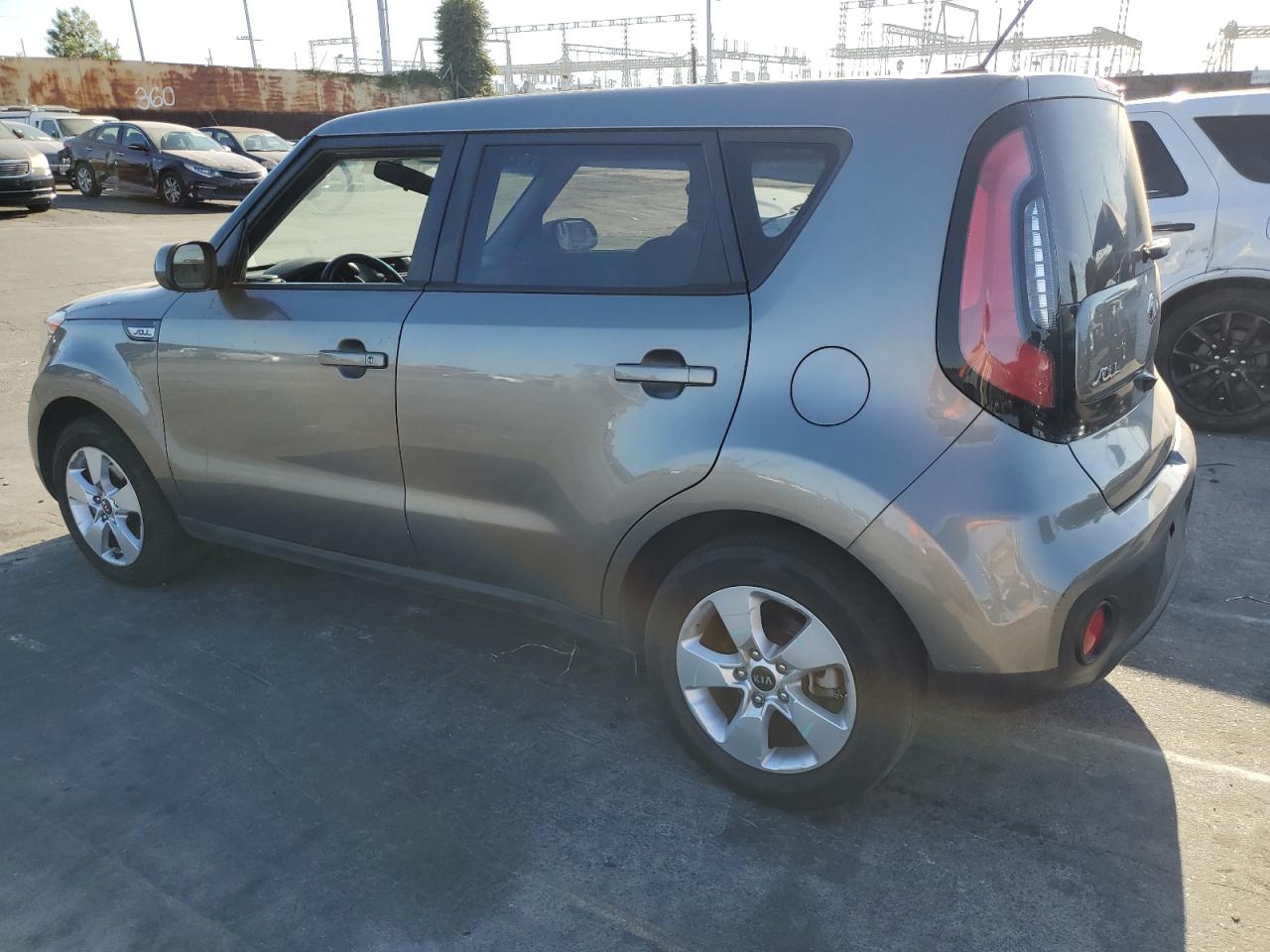 VIN KNDJN2A27J7536020 2018 KIA SOUL no.2