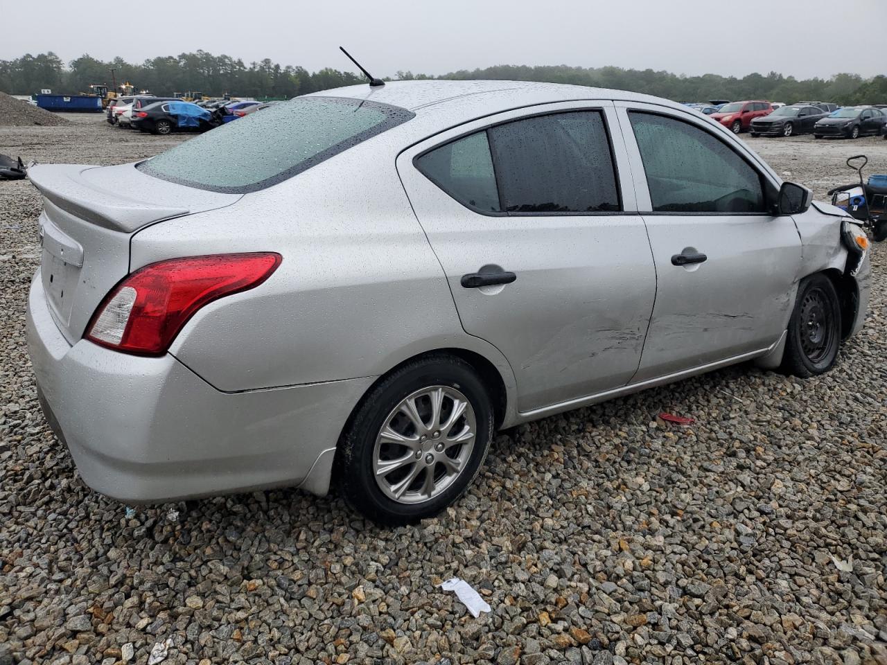 VIN 3N1CN7AP0JL800713 2018 NISSAN VERSA no.3