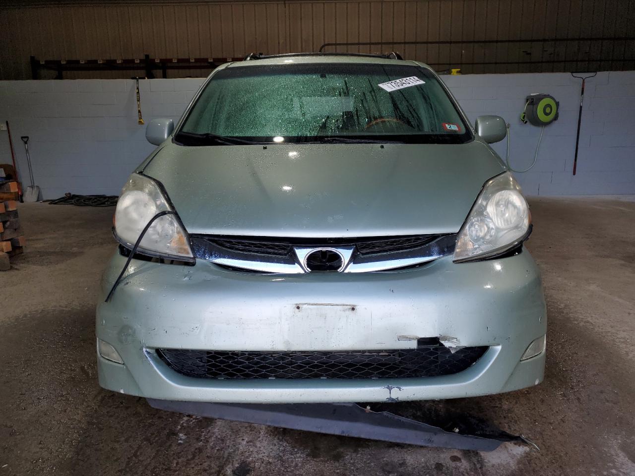 2009 Toyota Sienna - Image 5