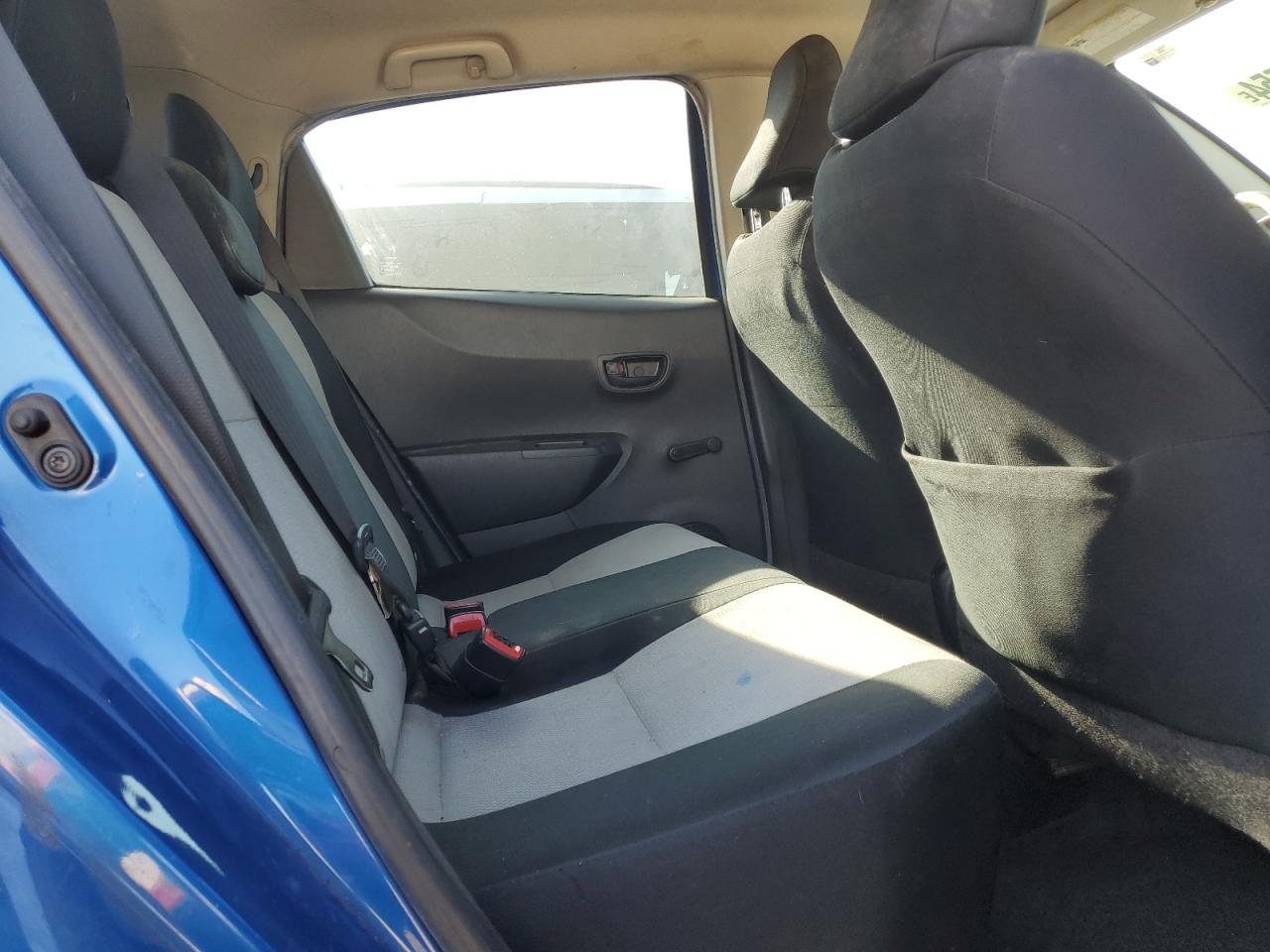 2012 Toyota Yaris - Image 11