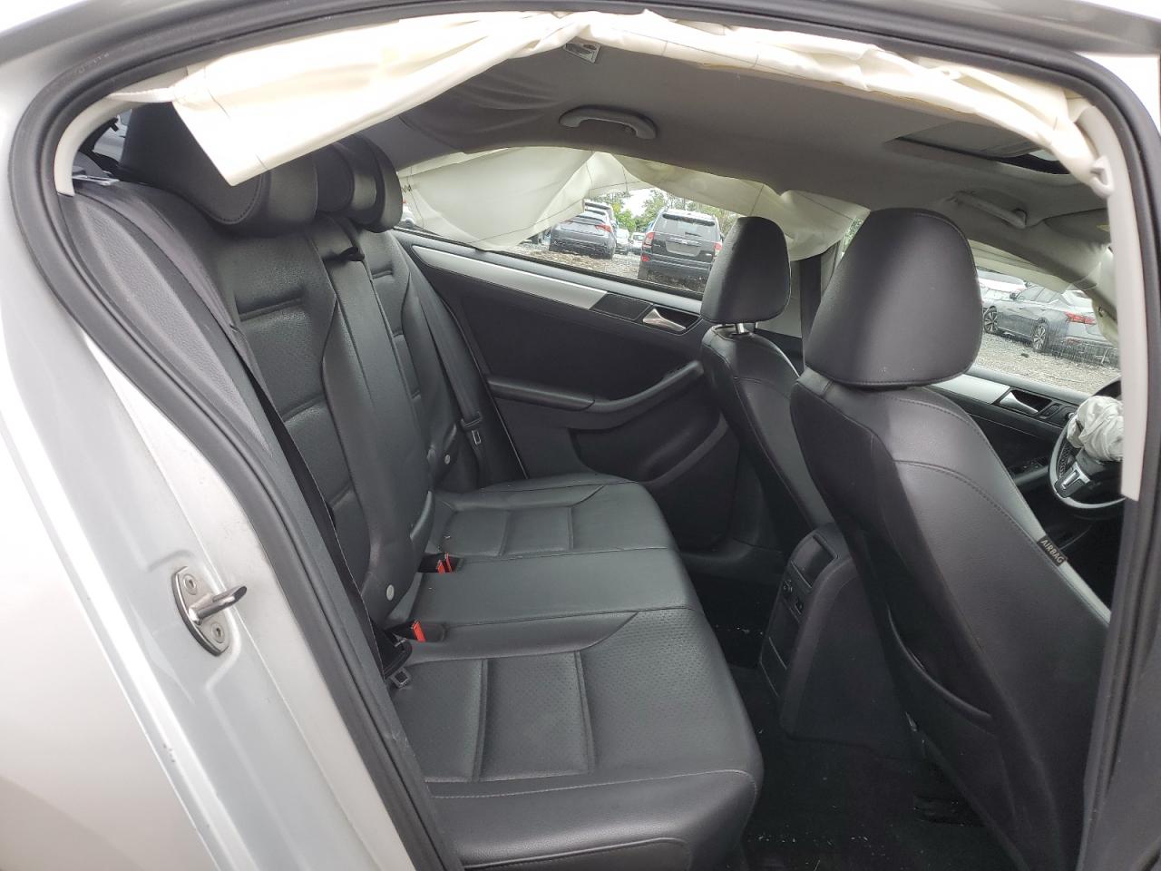 2014 Volkswagen Jetta - Image 10