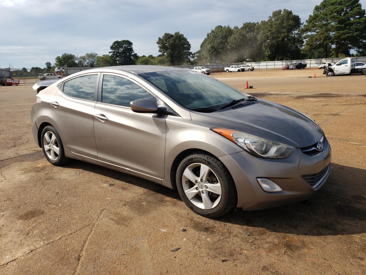 2013 Hyundai Elantra - Image 4