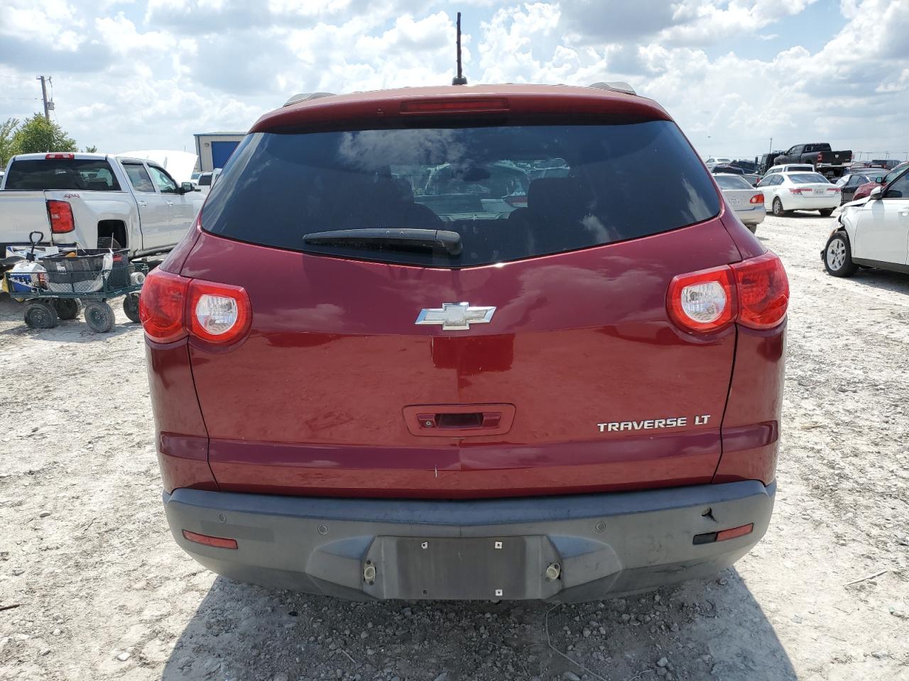 2010 Chevrolet Traverse - Image 6