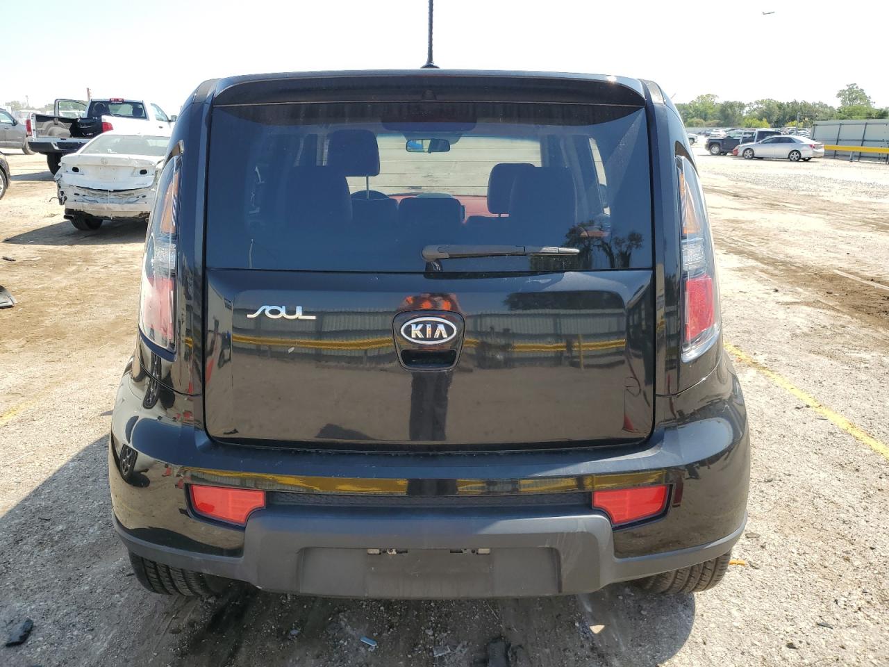 2011 Kia Soul + VIN: KNDJT2A29B7205771 Lot: 71394044