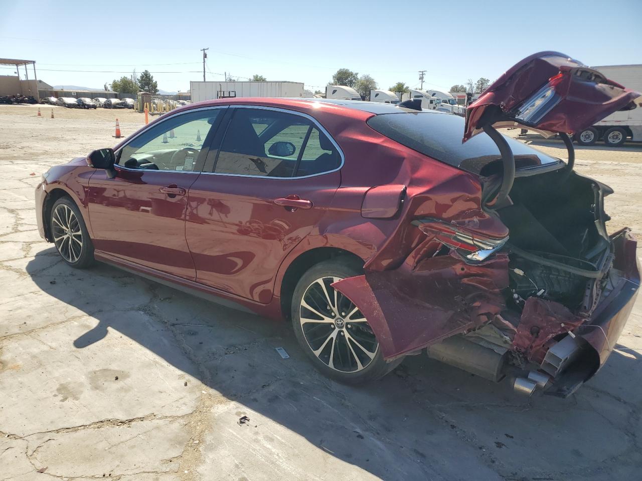 4T1BZ1HK8JU505638 2018 TOYOTA CAMRY - Image 2