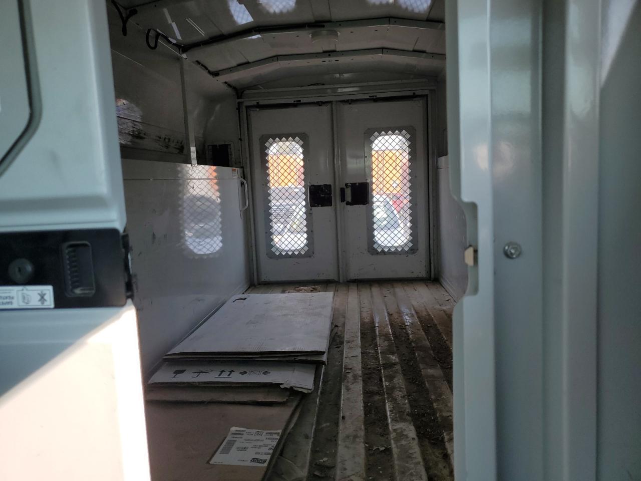 2017 Chevrolet Express - Image 10