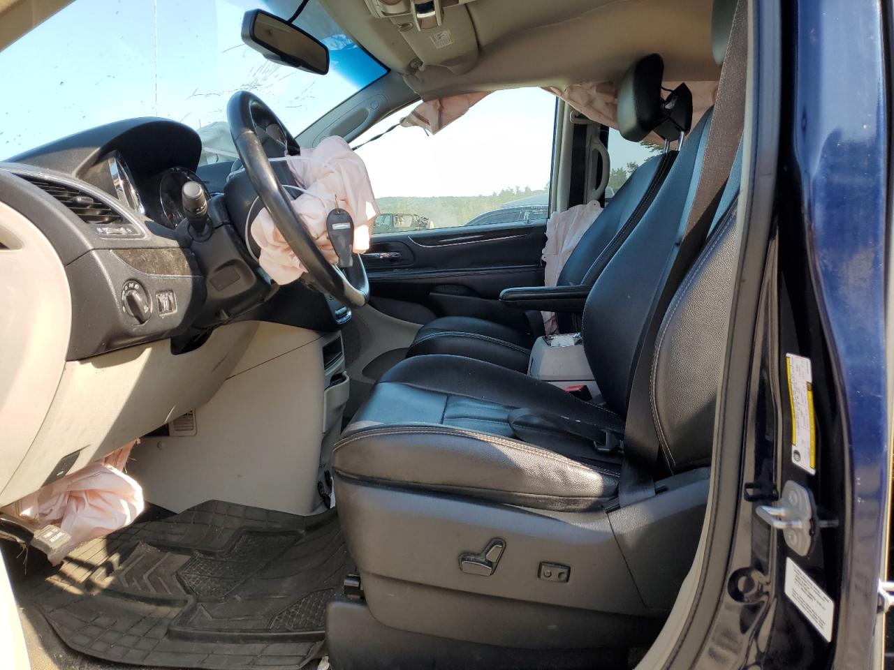 2014 Chrysler Town & Country - Image 7