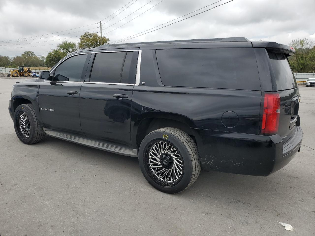 1GNSCJKC8FR530886 2015 CHEVROLET SUBURBAN - Image 2