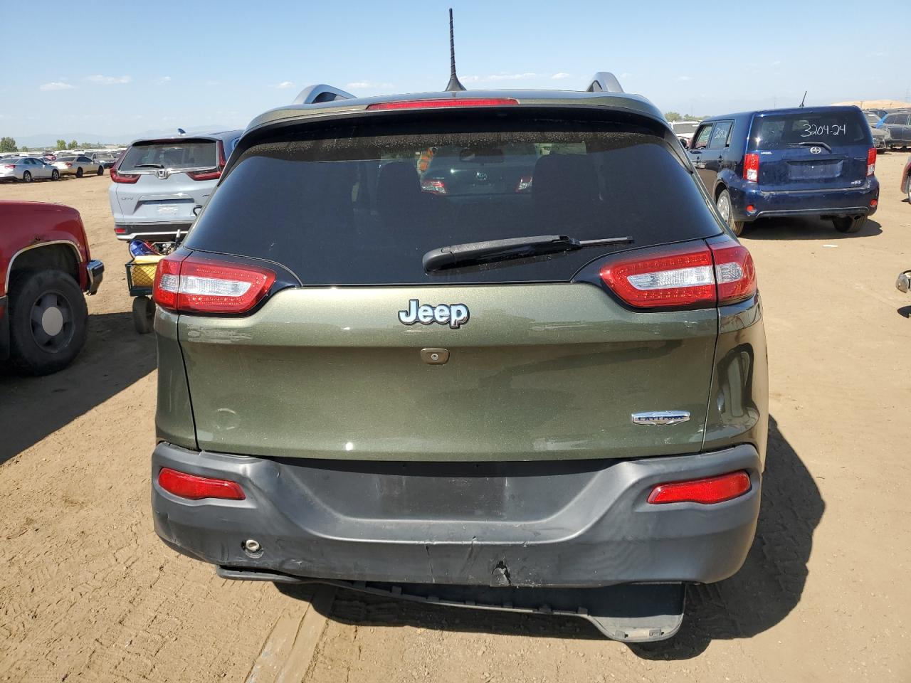 1C4PJLCB0JD618343 2018 Jeep Cherokee Latitude