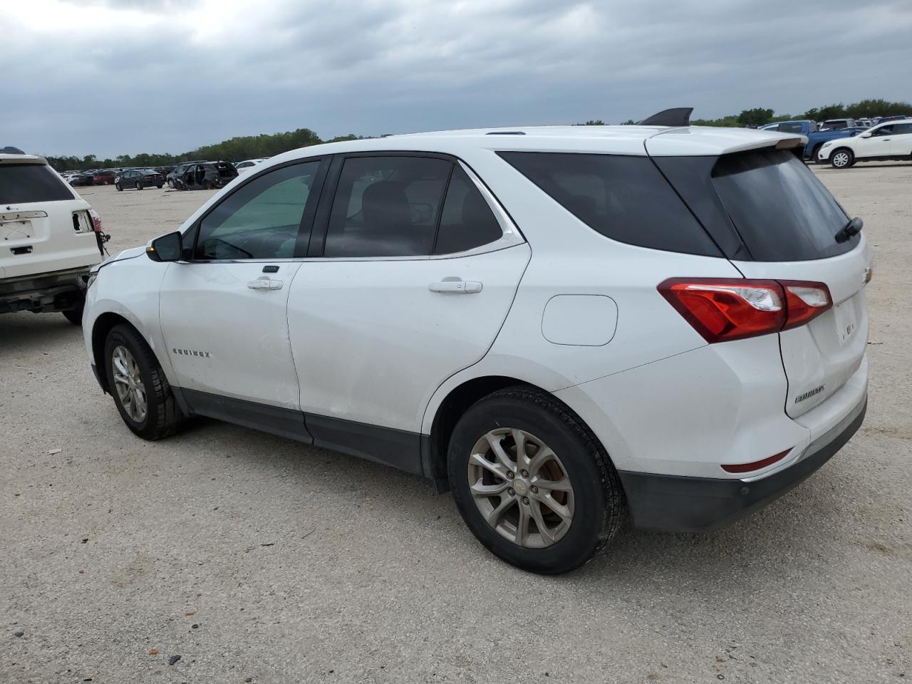 2GNAXJEV6J6112439 2018 CHEVROLET EQUINOX - Image 2