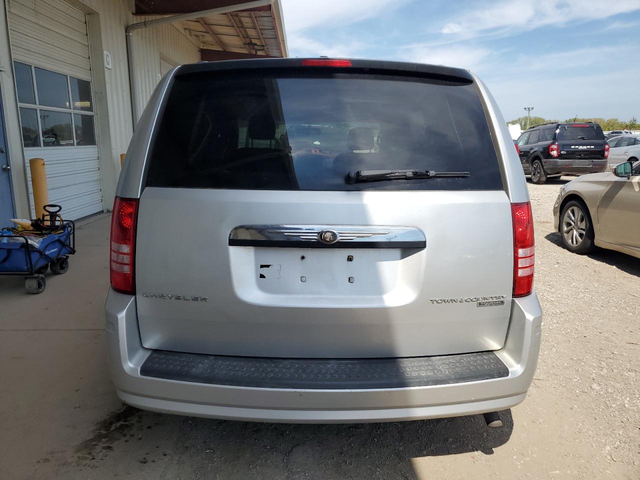 2010 Chrysler Town & Country Touring VIN: 2A4RR5D13AR204290 Lot: 70499624