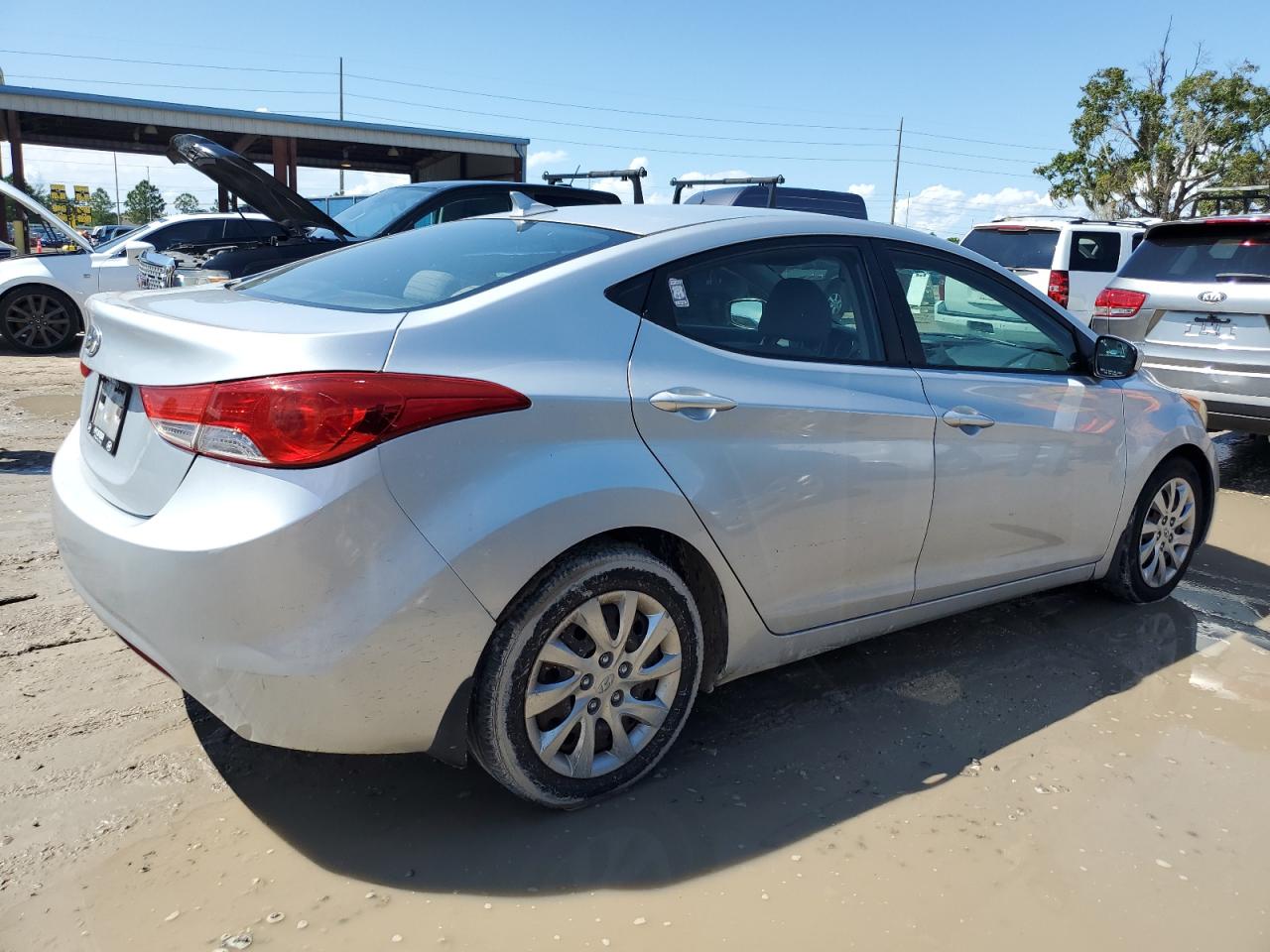 2013 Hyundai Elantra - Image 3
