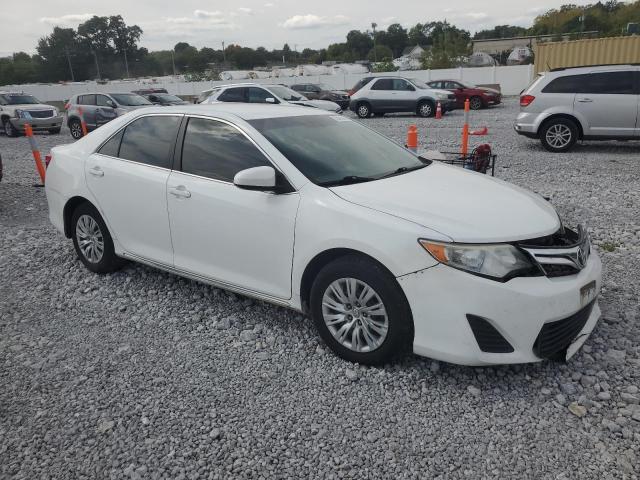  TOYOTA CAMRY 2014 Biały