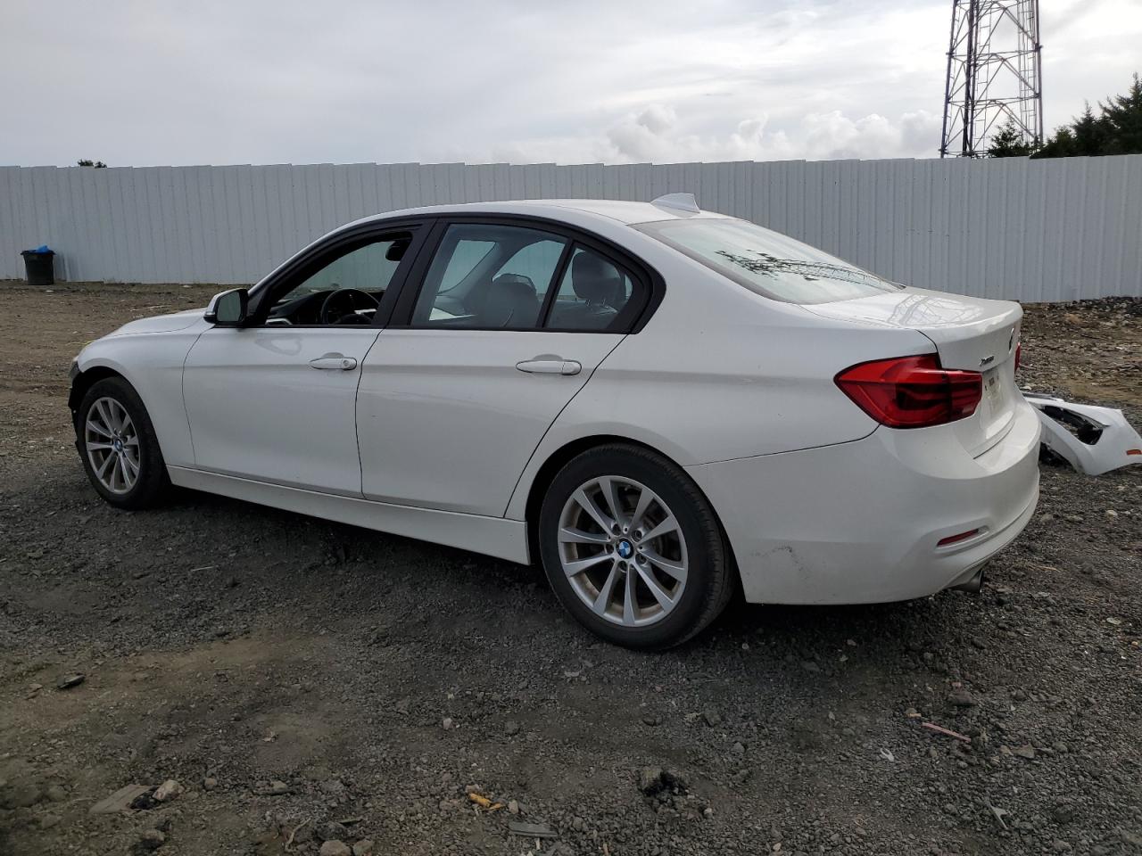 WBA8A3C31HK692435 2017 BMW 3 SERIES - Image 2