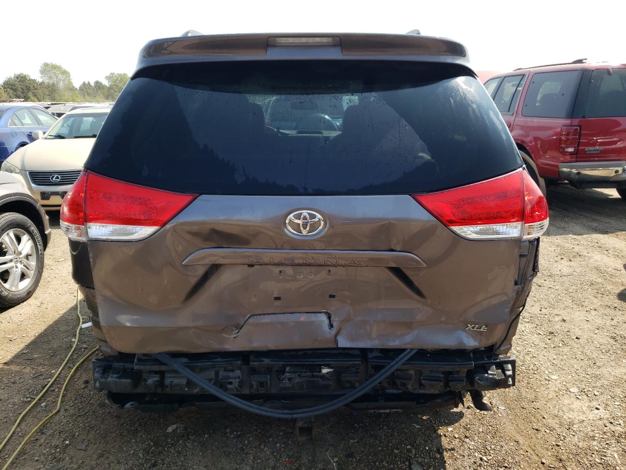 2011 Toyota Sienna Xle VIN: 5TDYK3DC7BS024153 Lot: 70382234