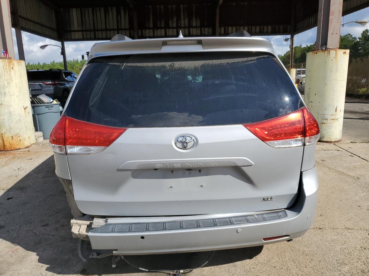 5TDYK3DC4CS221797 2012 Toyota Sienna Xle