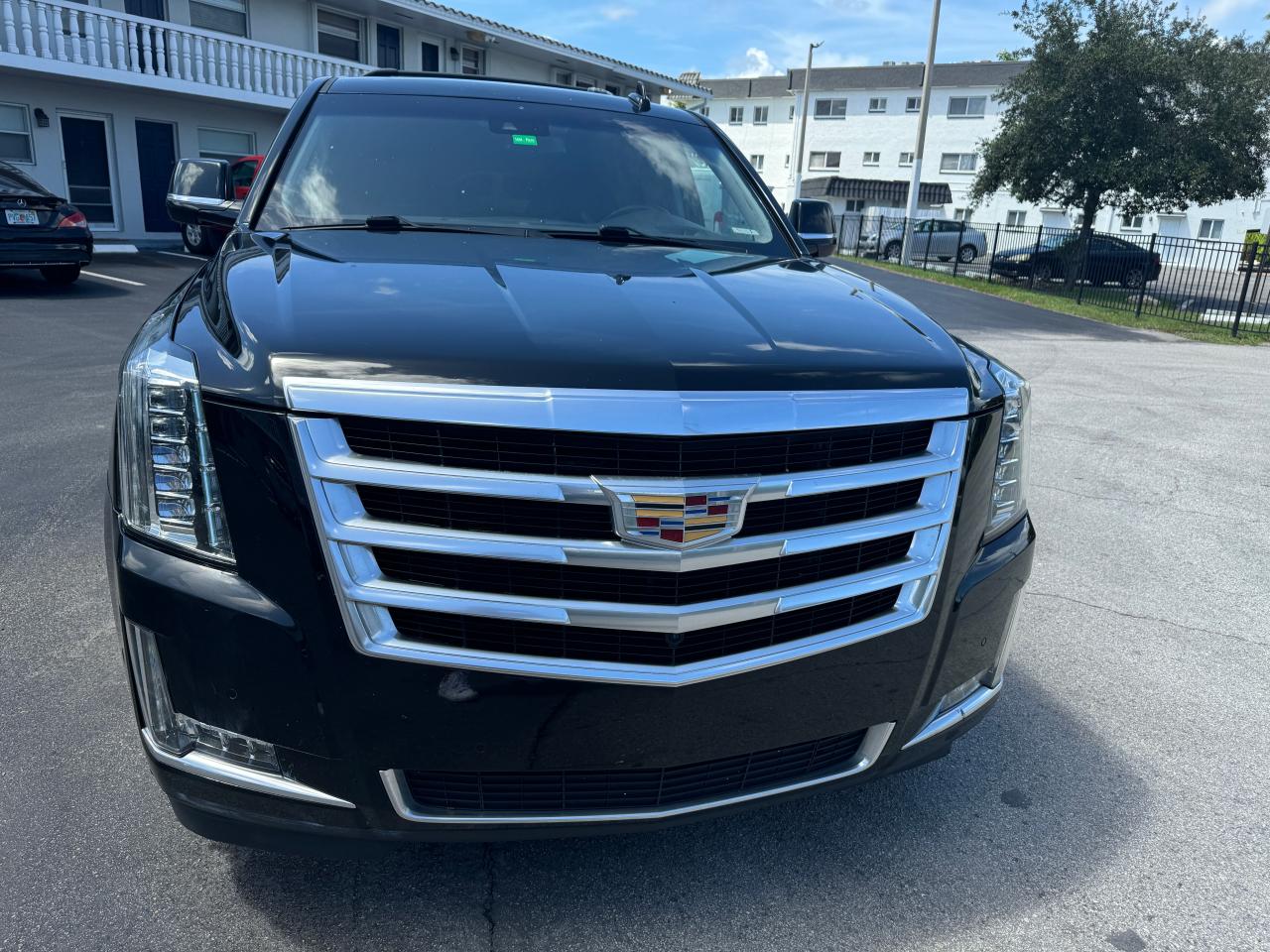 2019 Cadillac Escalade Esv Luxury VIN: 1GYS4HKJ0KR11010 Lot: 70890514